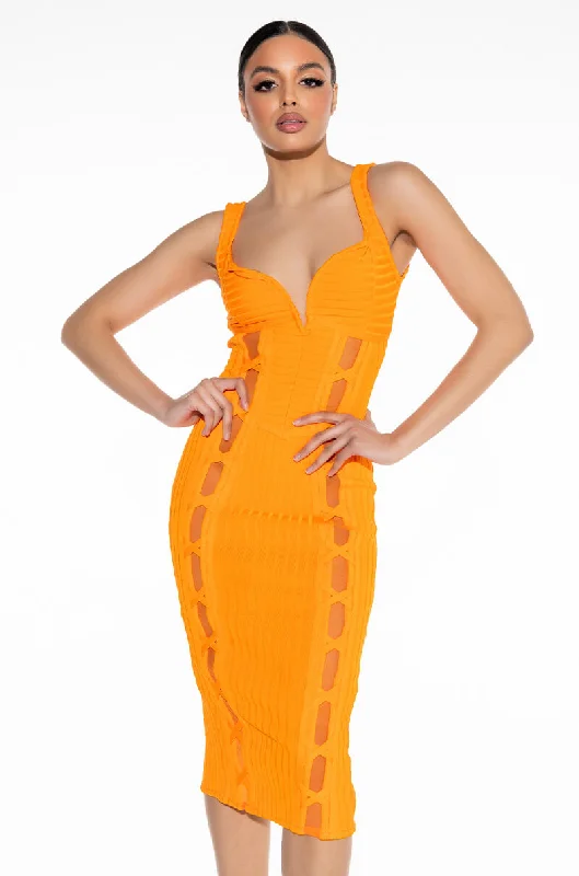 WEDDING GUEST VIBES BANDAGE MIDI DRESS