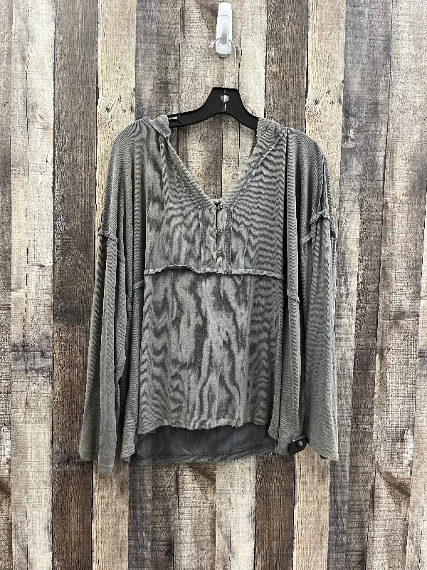 Top Long Sleeve By Pol In Grey, Size: M